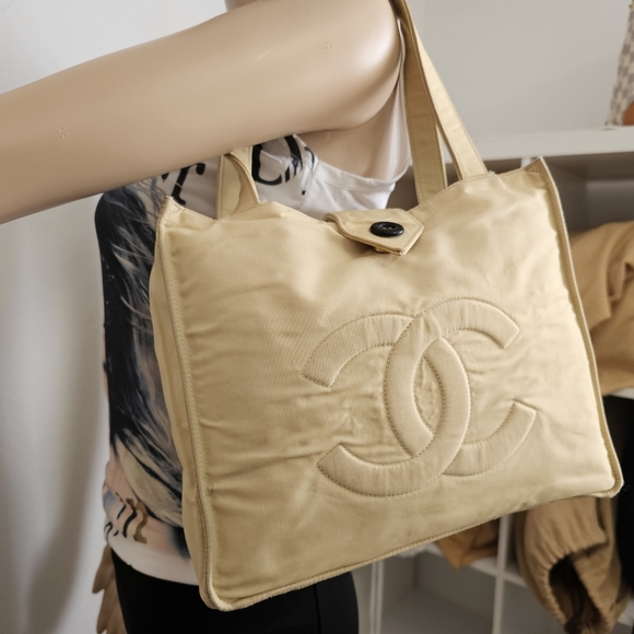 CHANEL HANDBAG NYLON CC Stich - Picture 16 of 16